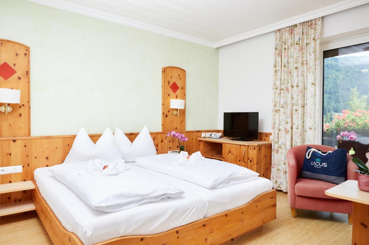 Lacus Hotel Am See Weissensee Habitación foto